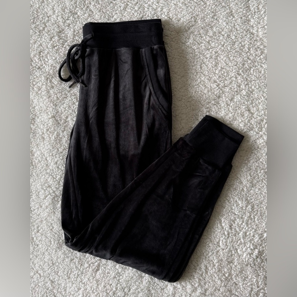 Black BOW Women’s Velour Jogger Pants Black Size Medium New